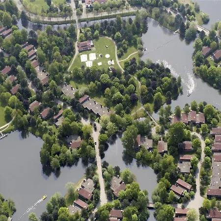 Holiday home Restyled On The Water With Its Own Rowing Boat, In A Weert